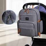 Wickelrucksack Infinity am Kinderwagen mit den Kinderwagenhaken